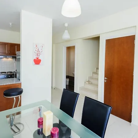 Oceanview Luxury 073 דירה