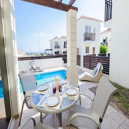 Oceanview Luxury 073 דירה *